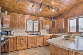 Warm Pet-Friendly Cabin with Fire Pit and Balcony